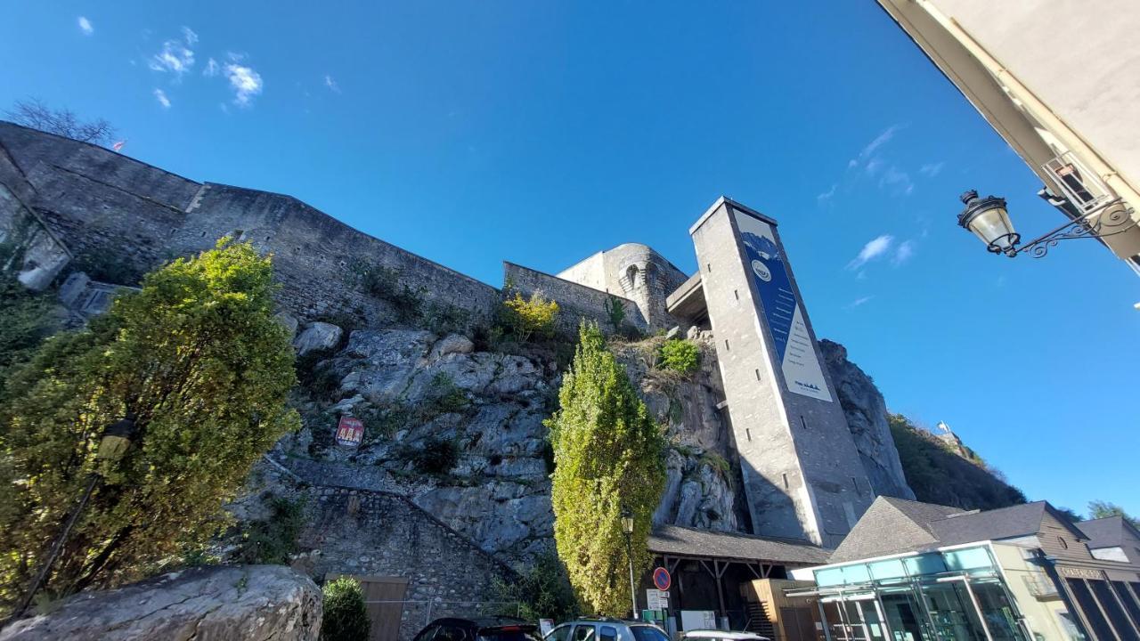Studio Meuble Au Pied Du Chateau Lourdes Exterior foto